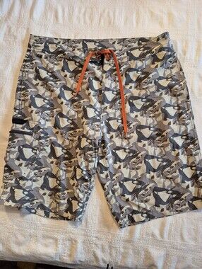 Grundens men's size 36 light weight board style shorts, zipper closure GUC